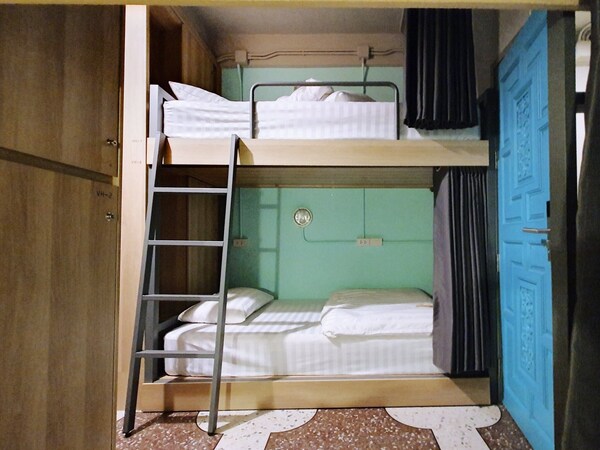 Stash Hostel - Bangkok