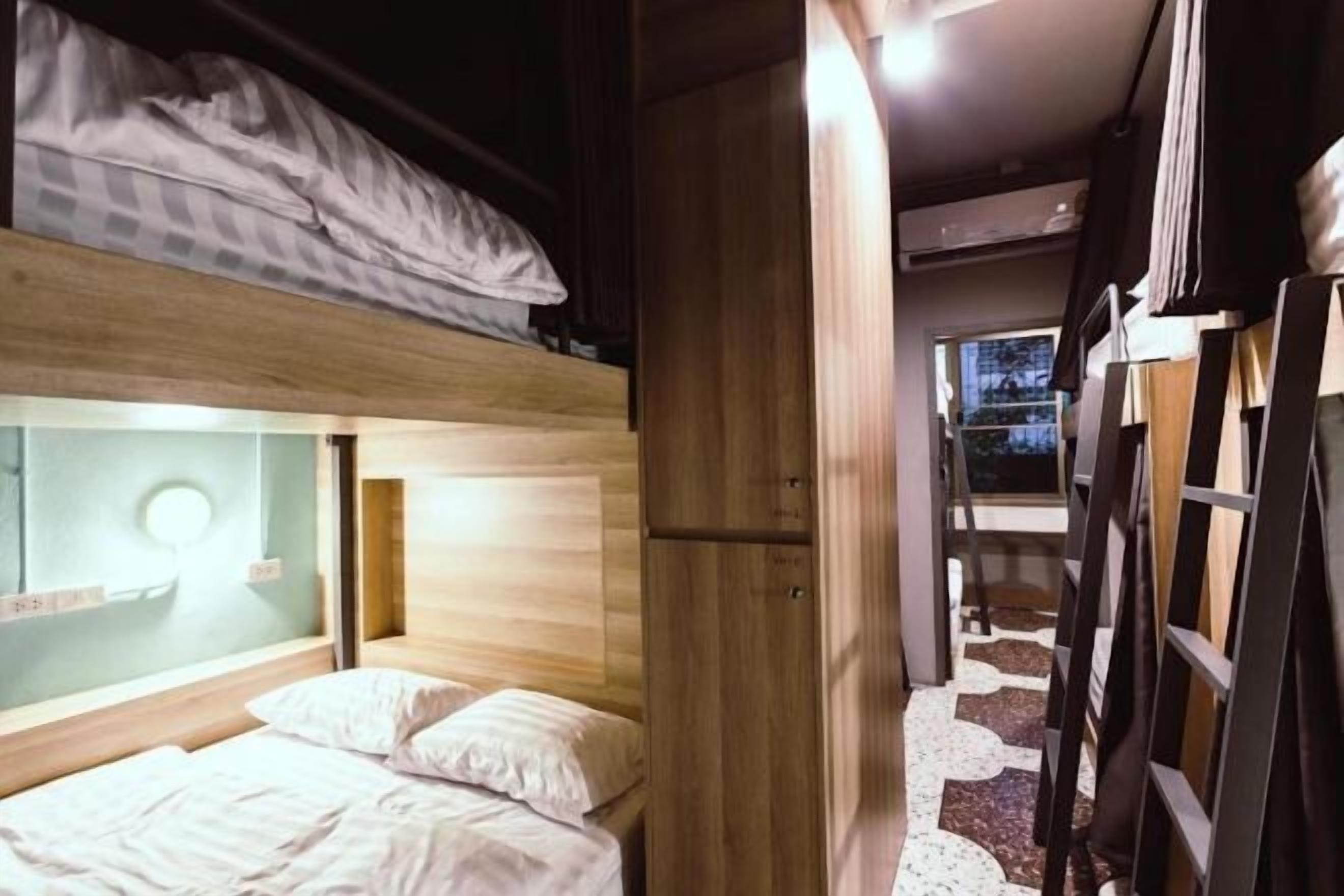 Minibar, espace de travail pour ordinateur portable, Wi-Fi gratuit