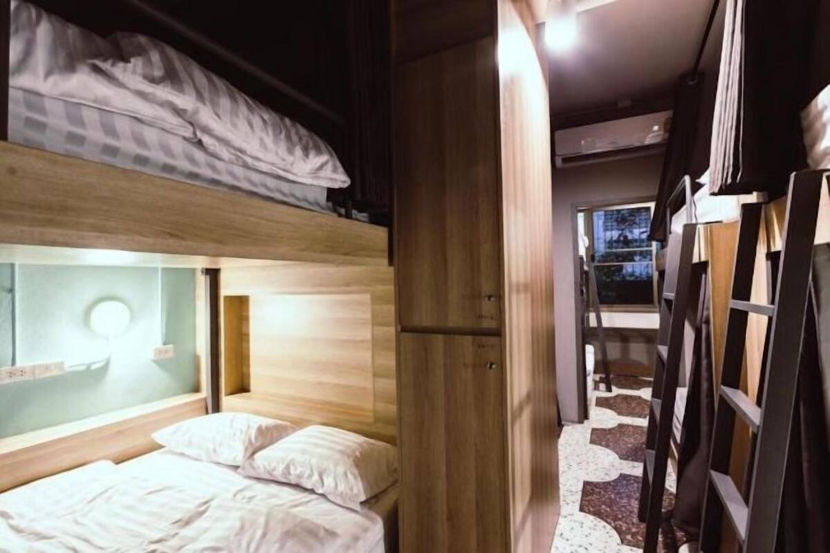 Minibar, espace de travail pour ordinateur portable, Wi-Fi gratuit