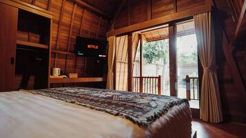 Deluxe Room, Garden View | Desk, laptop workspace, free WiFi, bed sheets