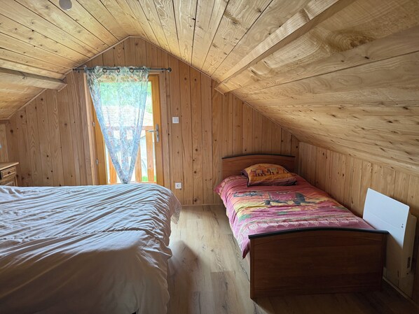 1 bedroom, travel crib, WiFi, bed sheets