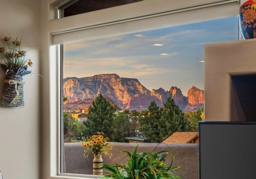 West Sedona - Private Balcony with Red Rock View close to trails, shops, dining!