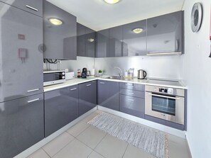 Frigorifero, microonde, forno, lavastoviglie