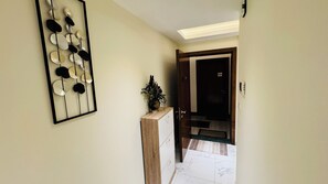 Interior - Cozy 2-bedroom apartment in beautiful Dubai with WiFi, AC (دبي)