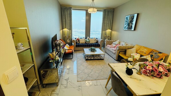 Living area - Cozy 2-bedroom apartment in beautiful Dubai with WiFi, AC (دبي)