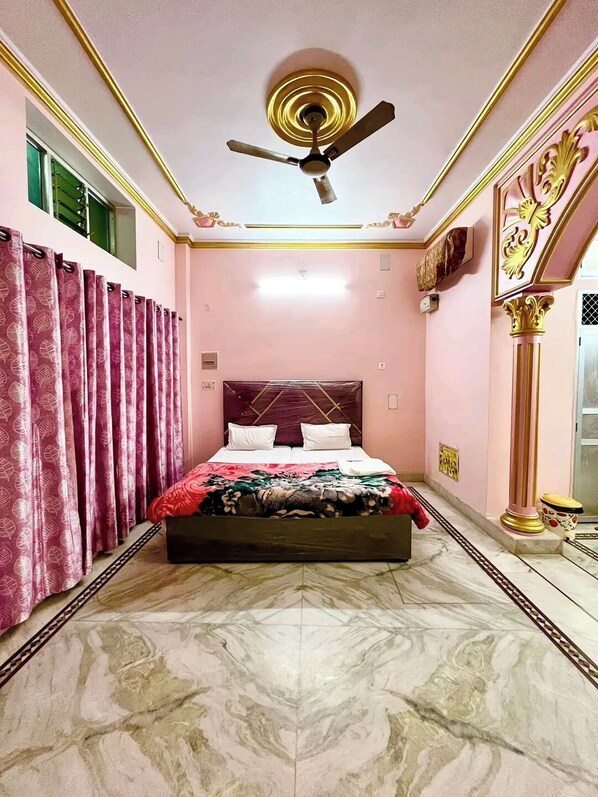 Habitación Royal | Ropa de cama de alta calidad, camas con pillow-top y insonorización 