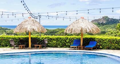 Elégante maison à deux étages avec vue sur l'océan