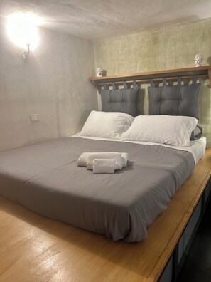 1 soverom, skrivebord, reiseseng for barn og wi-fi (inkludert)