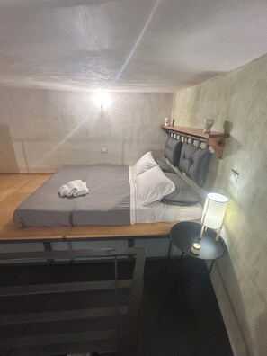 1 bedroom, desk, travel crib, free WiFi