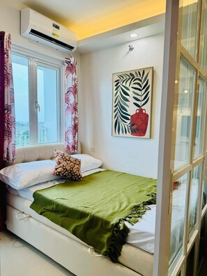 1 bedroom, iron/ironing board, WiFi, bed sheets