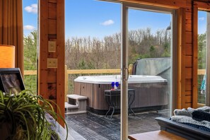 Interior - Red River Gorge Cabin with Hot Tub~AMAZING VIEW~Pool Table~Perfect for groups (Campton)