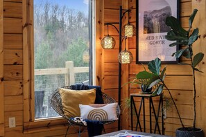 Interior - Red River Gorge Cabin with Hot Tub~AMAZING VIEW~Pool Table~Perfect for groups (Campton)