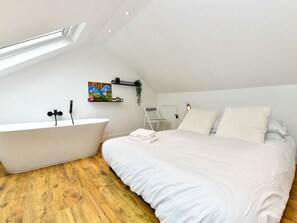 2 makuuhuonetta, silitysrauta/-lauta, ilmainen Wi-Fi, vuodevaatteet