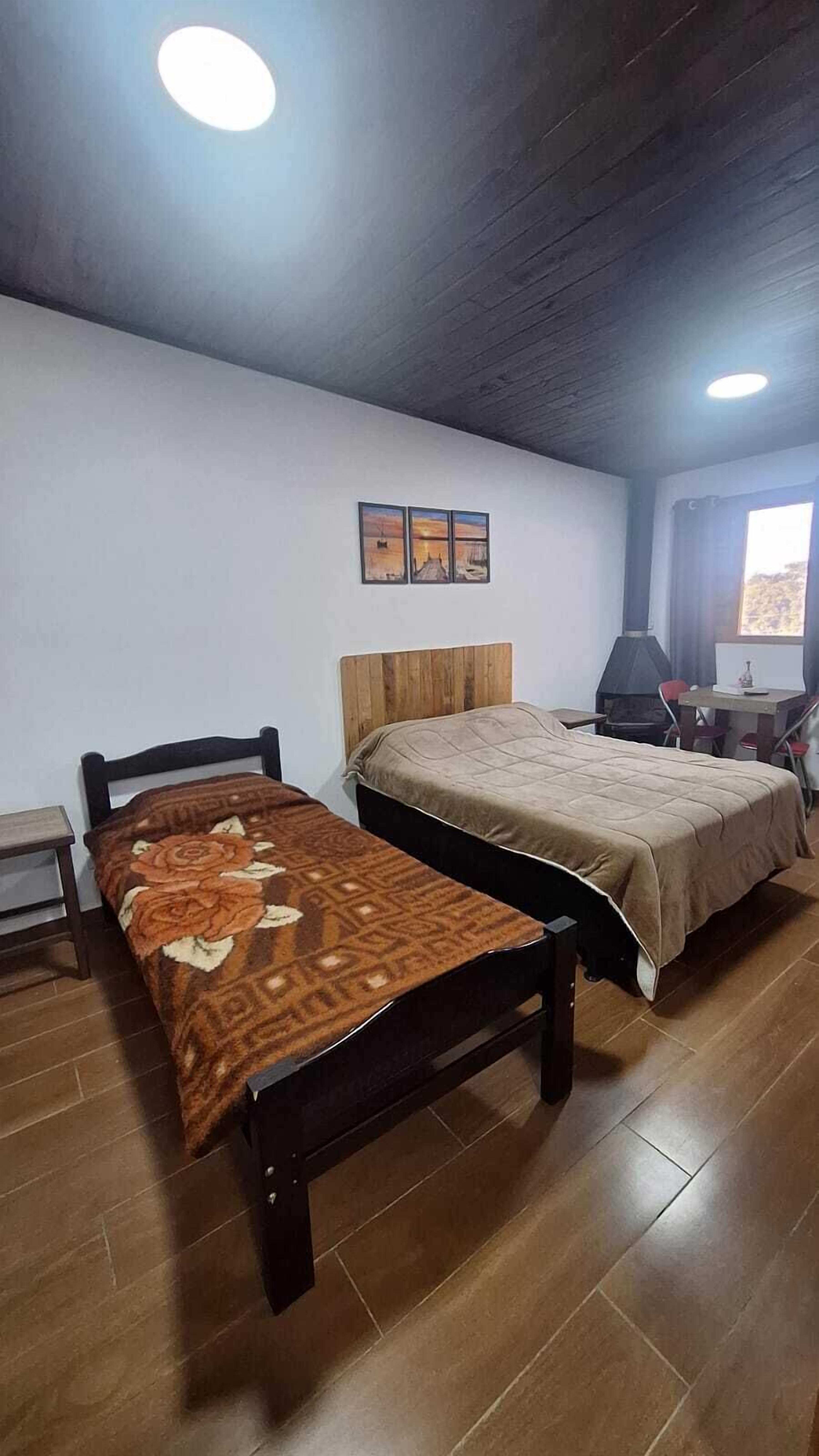 Chambre Triple Deluxe, balcon, vue montagne | Literie de qualité supérieure, surmatelas, décoration personnalisée