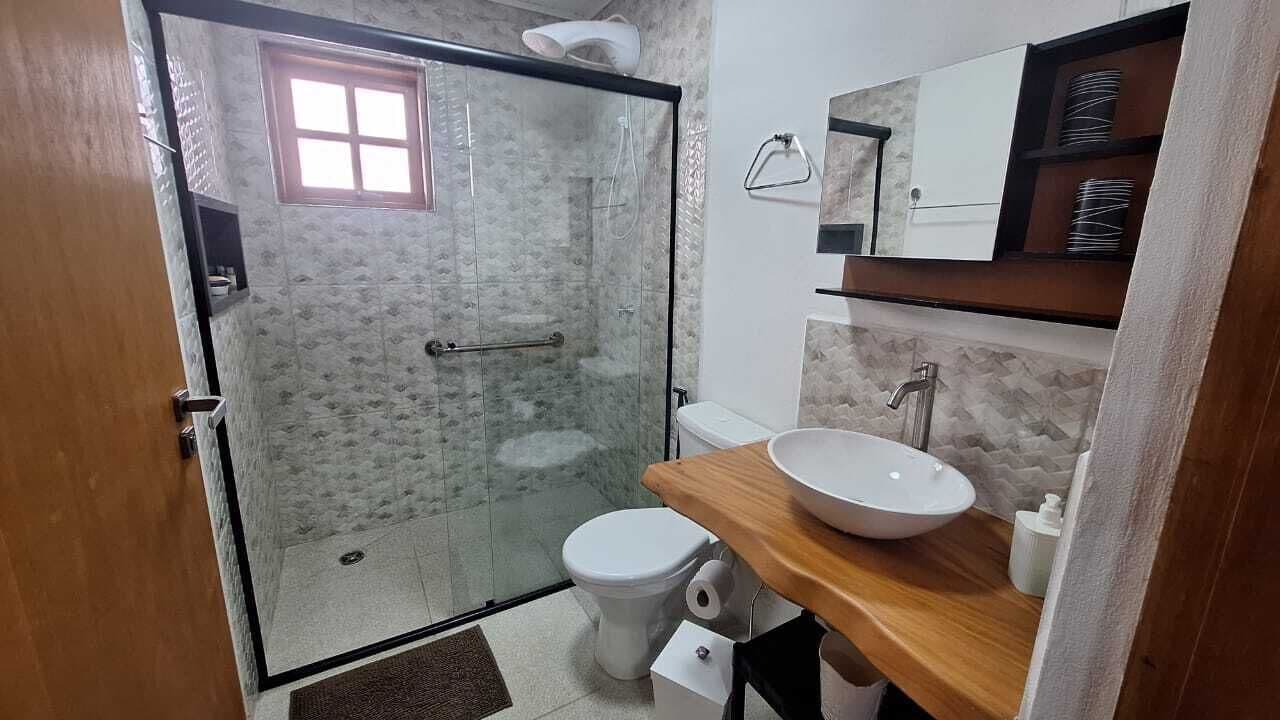 Chambre Quadruple Deluxe, 1 chambre, balcon, vue montagne | Salle de bain