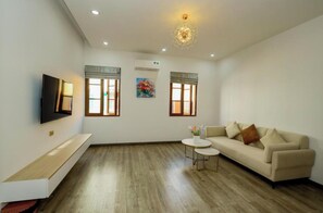 Minibar, desk, laptop workspace, blackout curtains - Sunset Sorrento Phu Quoc (An thoi)