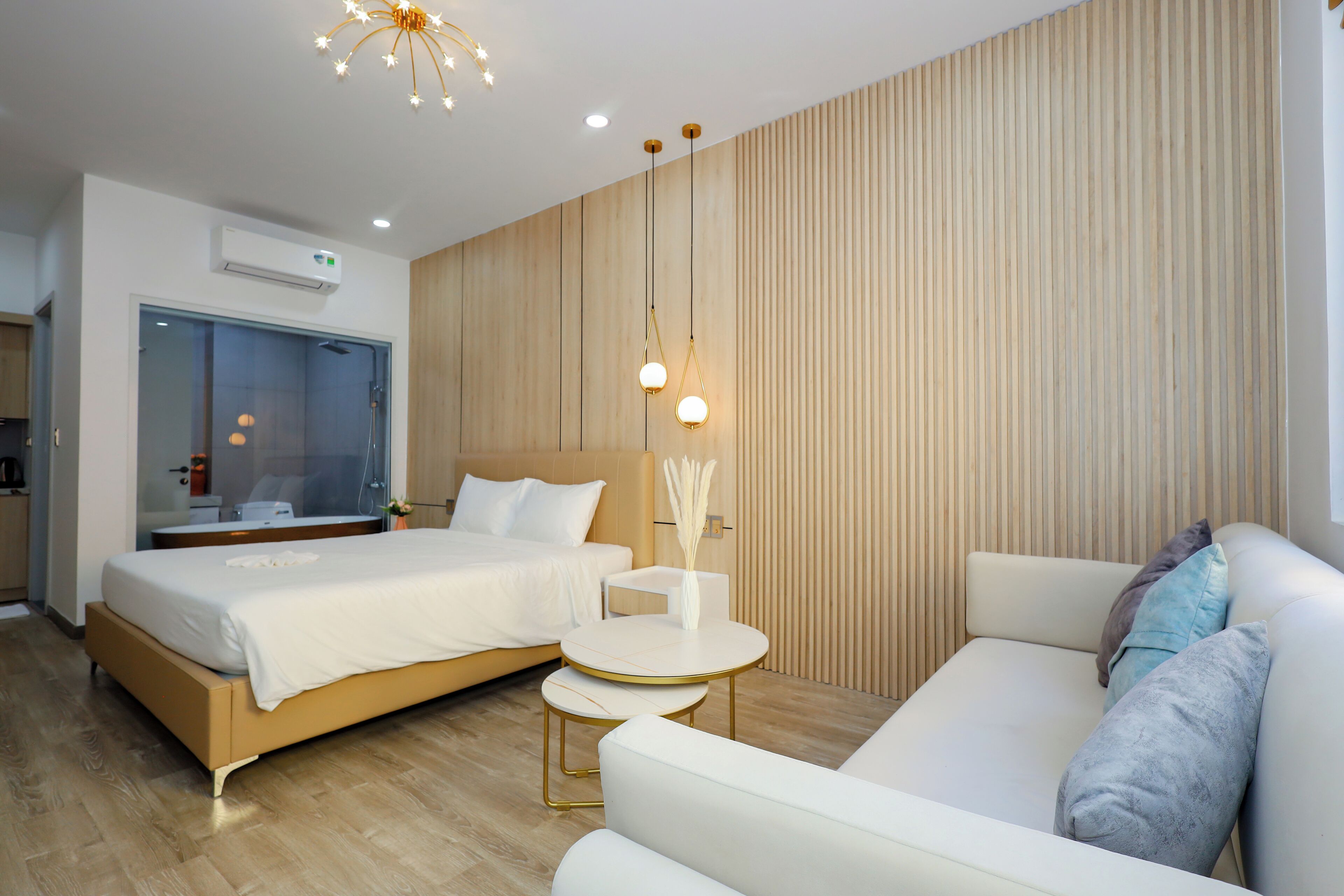 Doppia Premier, vista città | Minibar, una scrivania, postazione laptop, tende oscuranti