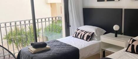 2 chambres, fer et planche à repasser, Wi-Fi, draps fournis
