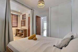 4 habitaciones, tabla de planchar con plancha y wifi gratis 