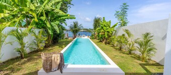 Casa Blanca - Four Bedroom Villa, Sleeps 8