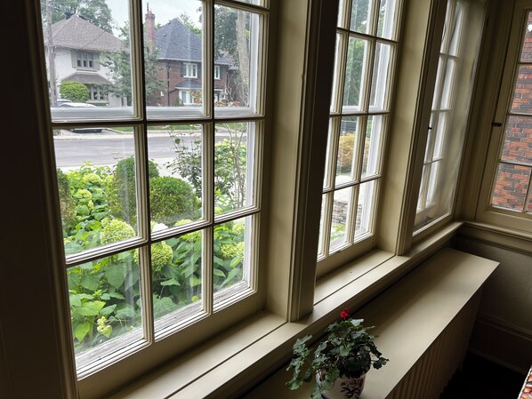 Interior - Elegant midtown Toronto home in coveted Chaplin Estates! (Toronto)