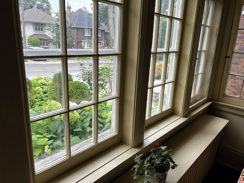 Elegant midtown Toronto home in coveted Chaplin Estates! 