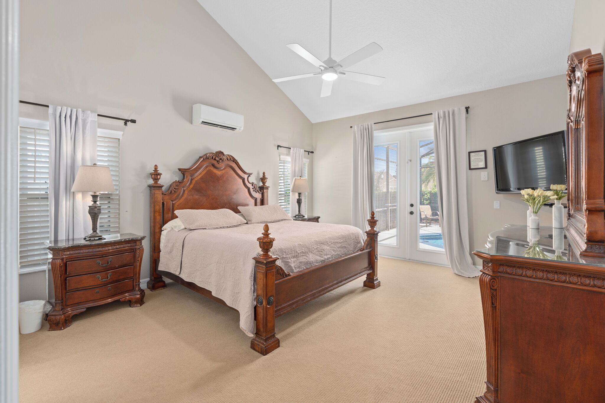 7 bedrooms, desk, iron/ironing board, travel crib