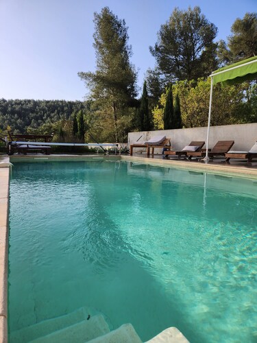 La Villa des Rouvières-Villa d’Exception proche Cassis-14 pers, piscine chauffée