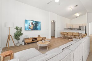 智能电视、桌上足球