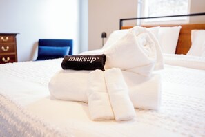 3 bedrooms, iron/ironing board, WiFi, bed sheets - Cozy 3BR Near Obama Presidential Center, Hyde Park & UChicago (Chicago)