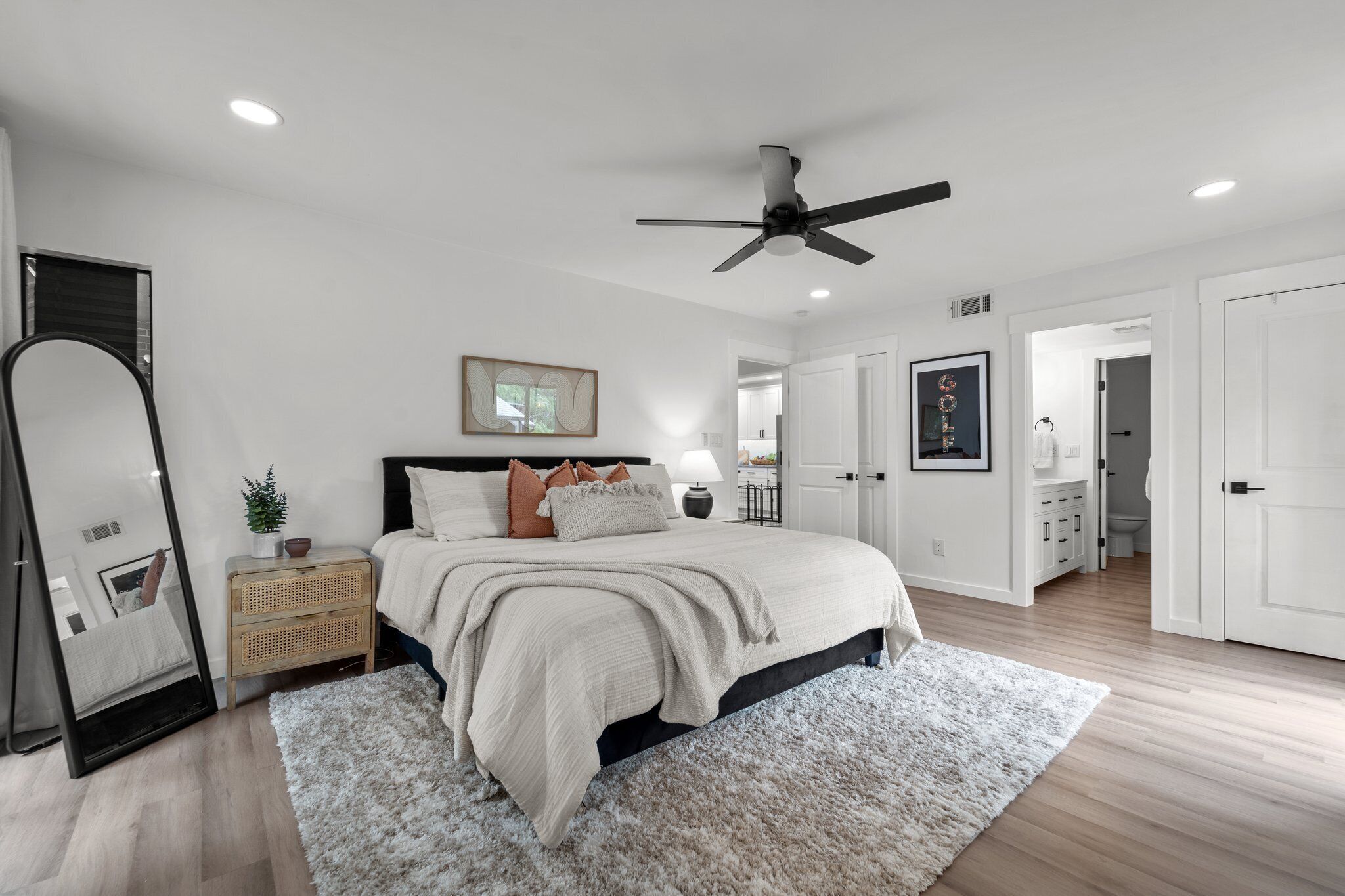 3 bedrooms, desk, iron/ironing board, free WiFi