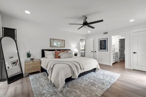 3 bedrooms, desk, iron/ironing board, free WiFi