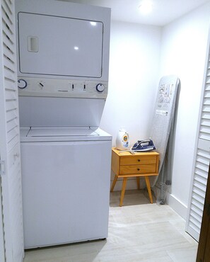 Interior - Charming 2 bedroom -2 ½ bathroom 2-Floor townhouse. Fully refurbished. (Miami)
