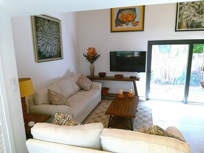Smart TV - Charming 2 bedroom -2 ½ bathroom 2-Floor townhouse. Fully refurbished. (Miami)