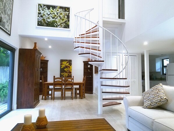 Smart TV - Charming 2 bedroom -2 ½ bathroom 2-Floor townhouse. Fully refurbished. (Miami)