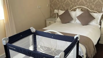 6 habitaciones, tabla de planchar con plancha y cuna de viaje