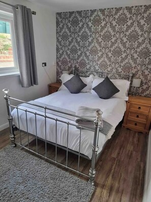 6 bedrooms, iron/ironing board, travel crib, free WiFi