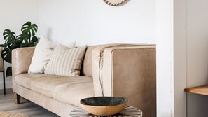 Smart-tv, boeken en een stereo