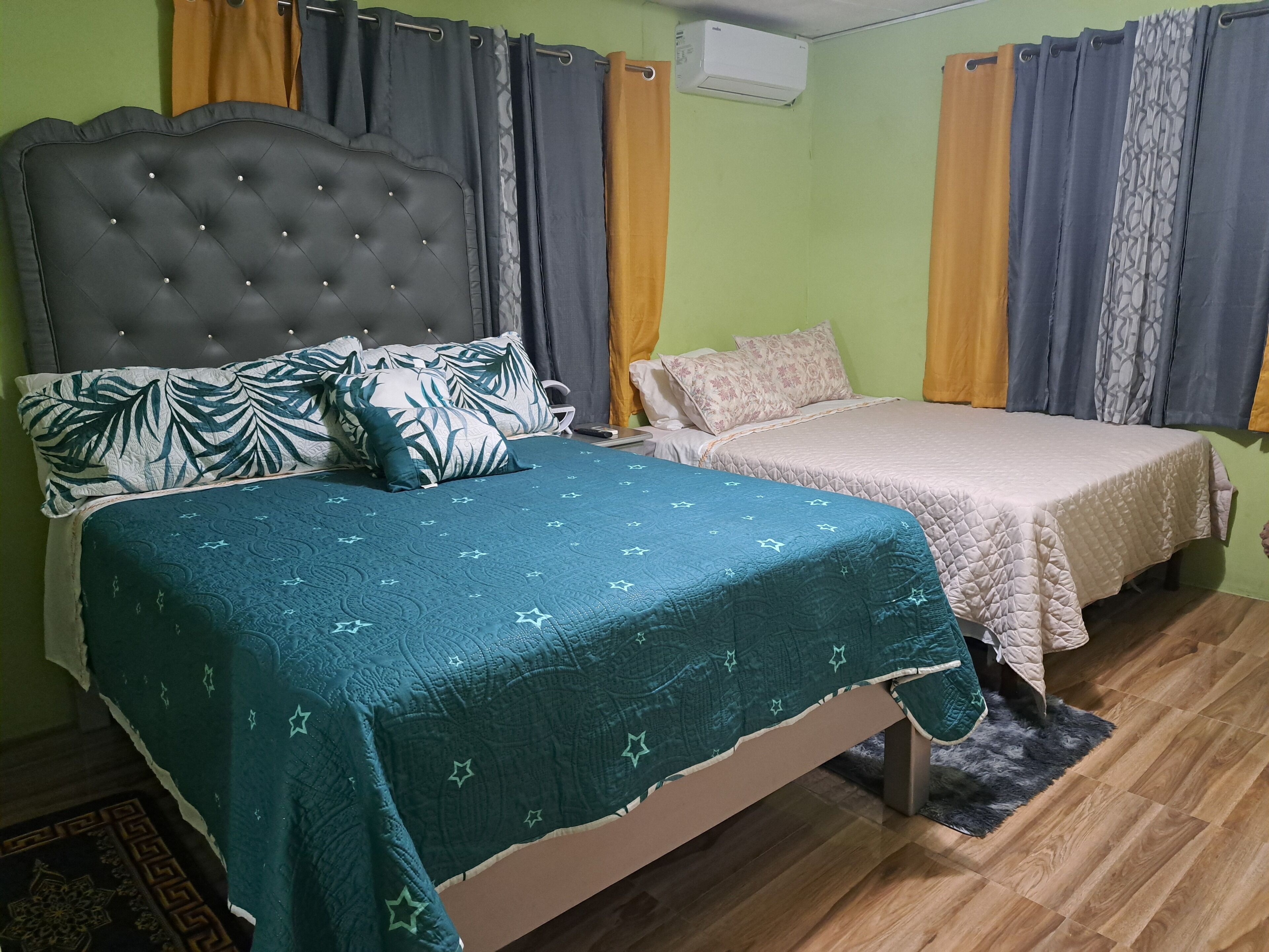 2 多间卧室、熨斗/熨衣板、免费 WiFi、床单