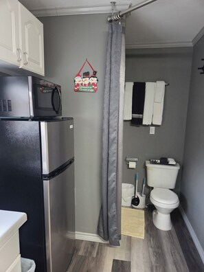 Interior - Cozy with Local Airport View (Mineola)