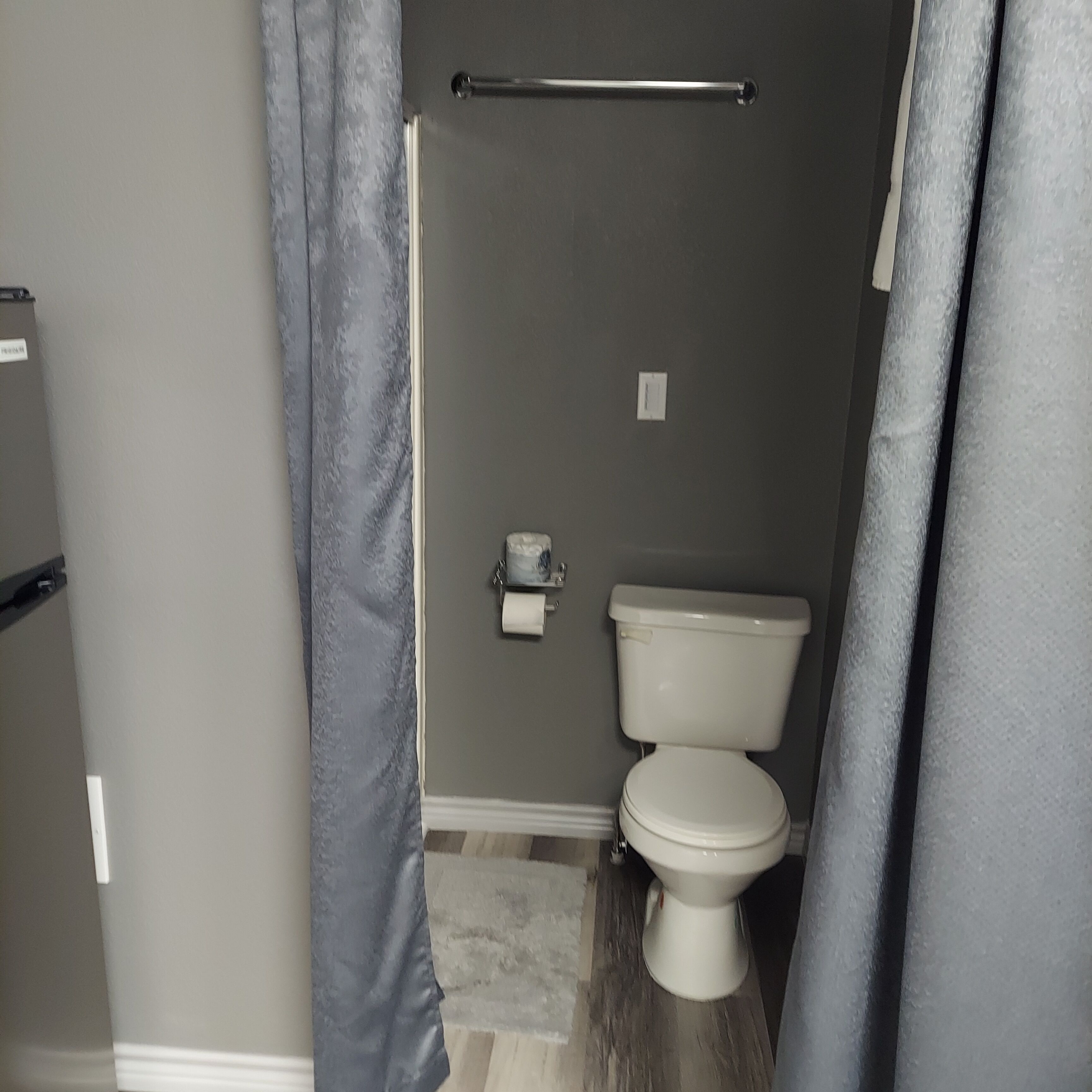 Asciugacapelli, asciugamani, sapone, shampoo