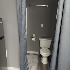 Haartrockner, Handtücher, Seife, Shampoo