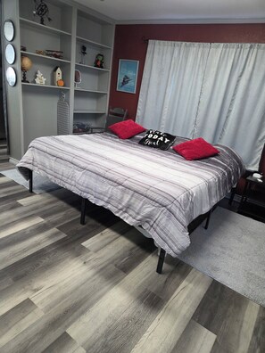 1 dormitori, planxa i posts de planxar, wifi gratuïta i roba de llit 