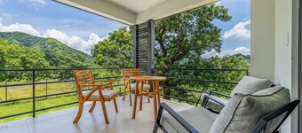 Tamarindo vista a la montana casa con piscina, pet friendly.