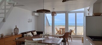 Facing the sea, direct beach access