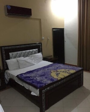 Deluxe Double Room | Soundproofing, iron/ironing board, free WiFi - Hotel residence inn multan (Multan)