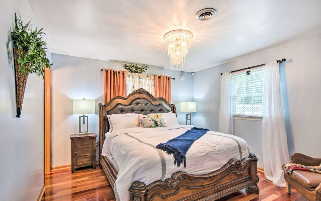 6 bedrooms, iron/ironing board, travel cot, free WiFi