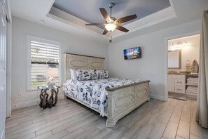 4 Schlafzimmer, Schreibtisch, Bügeleisen/Bügelbrett, Reisekinderbett