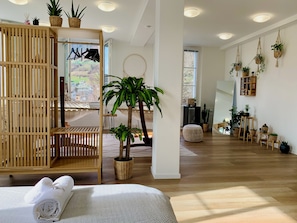 2 habitaciones, escritorio, tabla de planchar con plancha y wifi