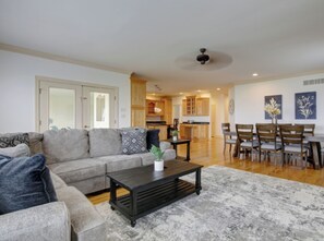 智能电视、桌上足球